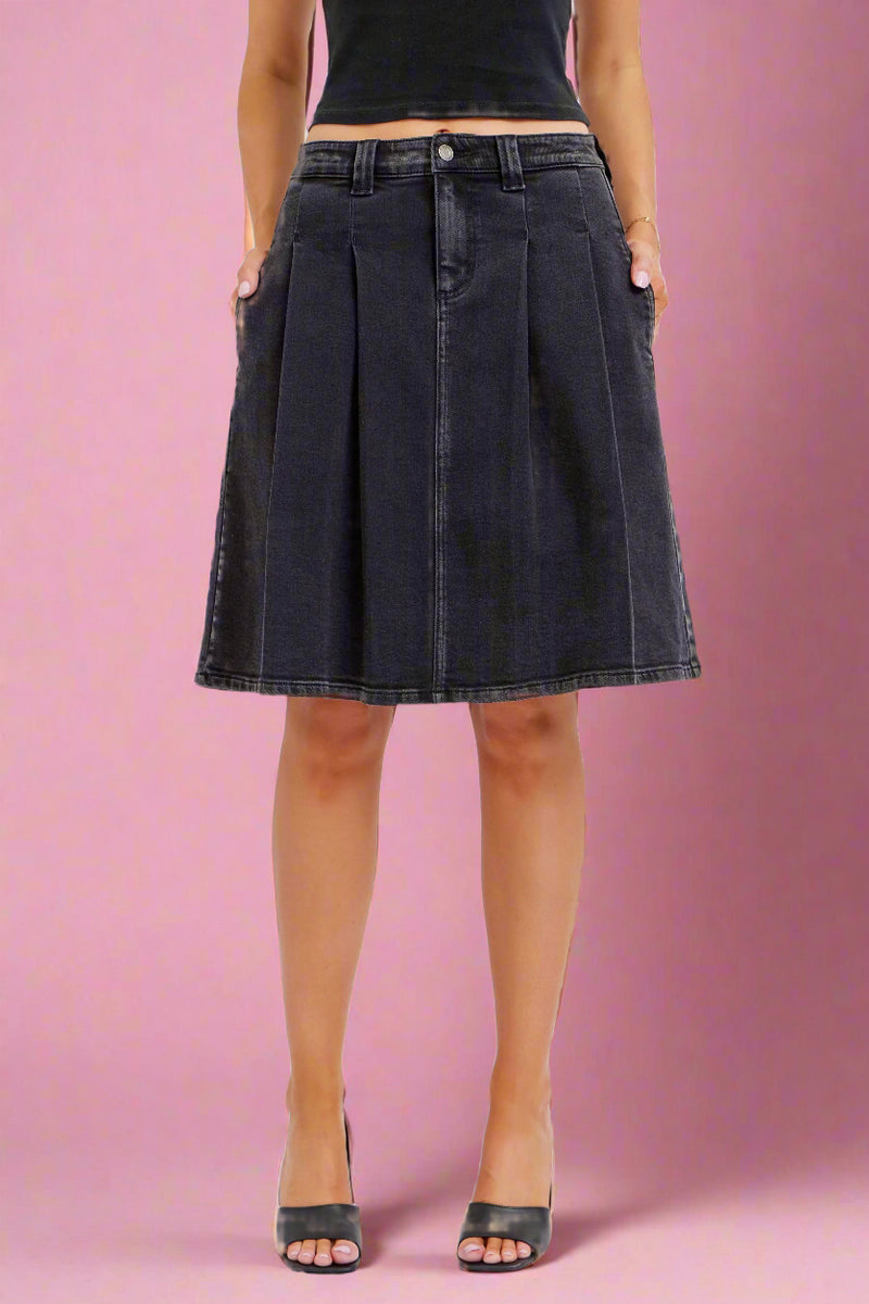 Low Waisted Midi Pleated Skirt - Black