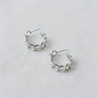 Geometric Chain Drop Earrings with Chic Design