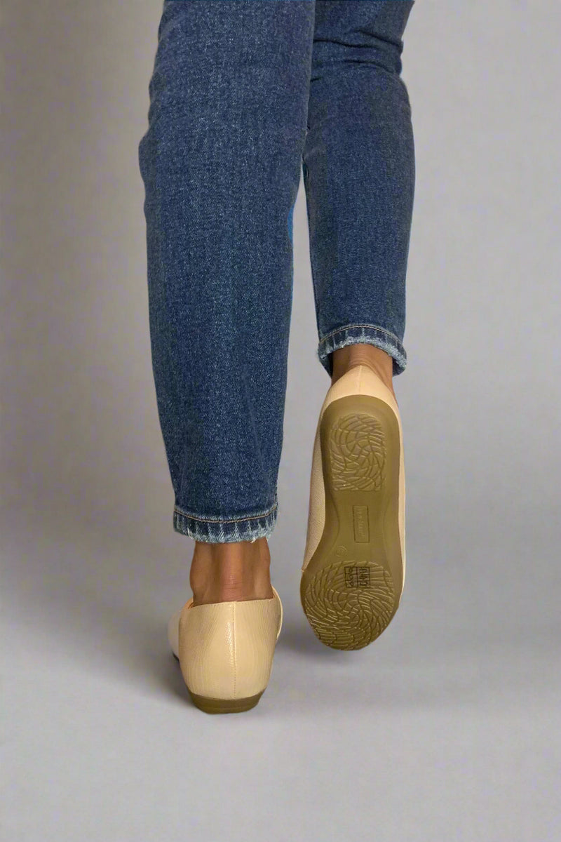 Kiana Flat - Nude