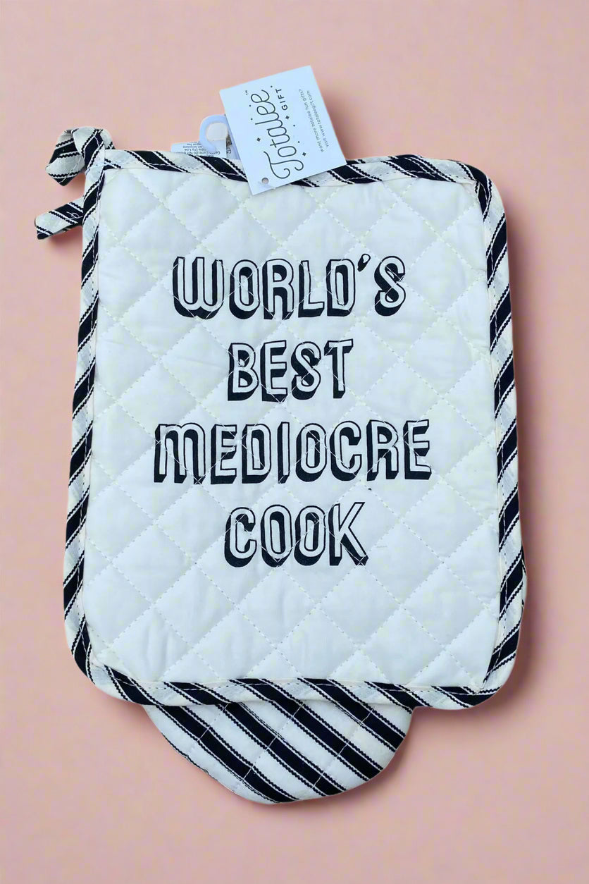 Matching oven mitt and pot holder that reads ‘World’s best mediocre cook.’